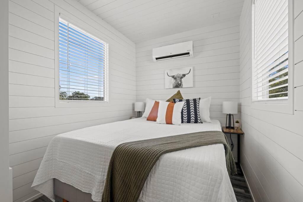 New! The Texas Longhorn-Luxury Container Home فريدريكسبيرغ المظهر الخارجي الصورة