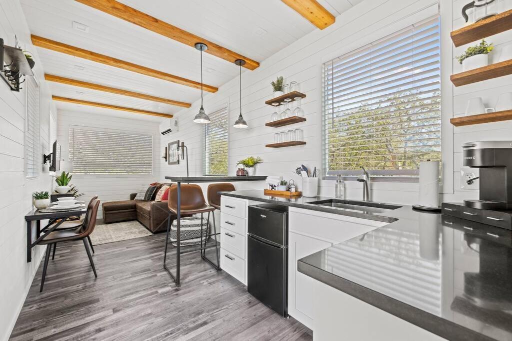 New! The Texas Longhorn-Luxury Container Home فريدريكسبيرغ المظهر الخارجي الصورة