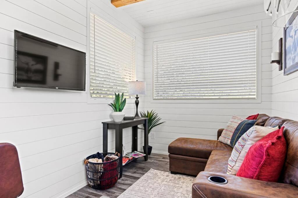 New! The Texas Longhorn-Luxury Container Home فريدريكسبيرغ المظهر الخارجي الصورة