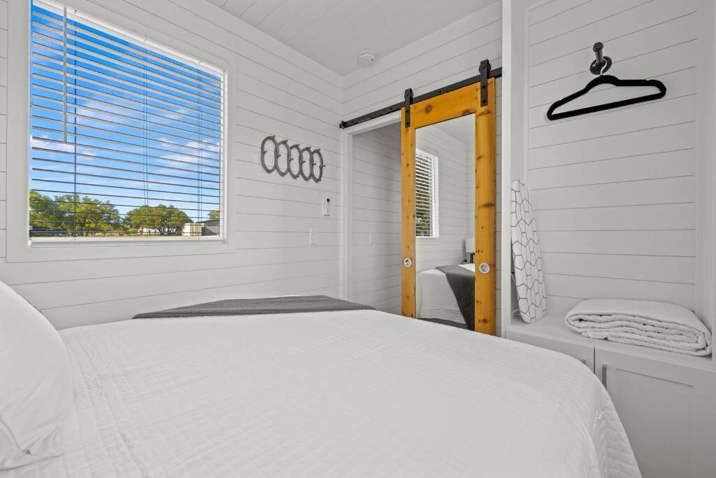 New! The Texas Longhorn-Luxury Container Home فريدريكسبيرغ المظهر الخارجي الصورة